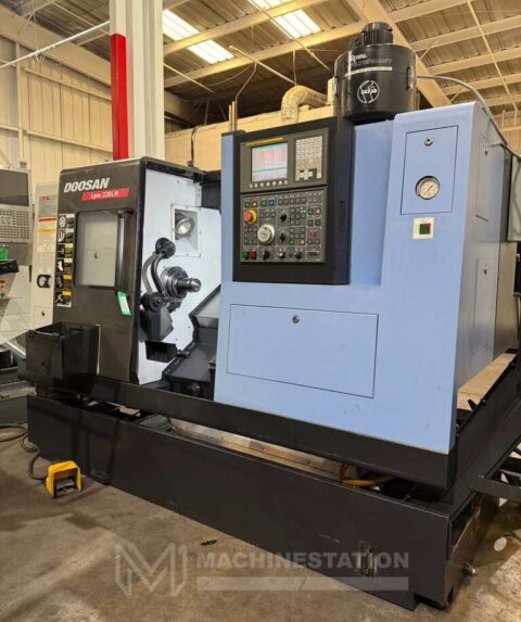 Doosan Lynx 220LMA CNC Turning Center - C Axis Live Tool Bar Feeder Lathe - image 4