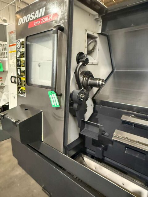 Doosan Lynx 220LMA CNC Turning Center - C Axis Live Tool Bar Feeder Lathe - image 7