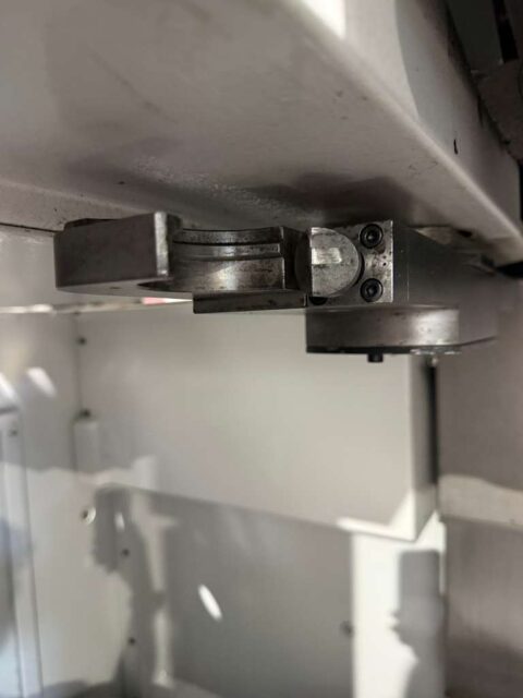 Mazak VCN 410A CNC Vertical Machining Center - Mill - image 21