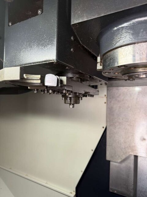 Doosan DNM-500 CNC Vertical Machining Center - TSC Mill - image 13